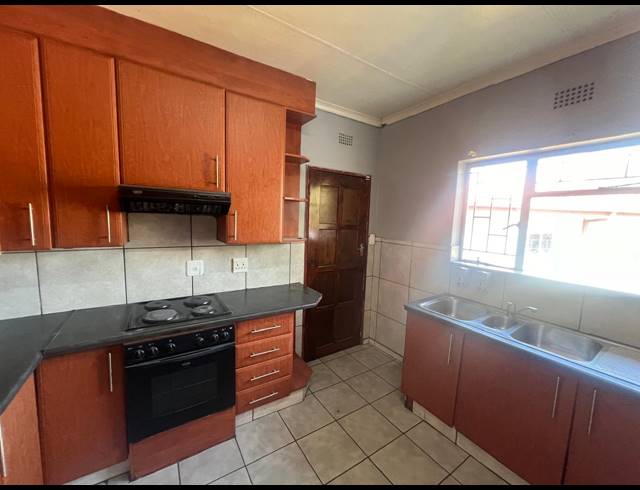 3 BEDROOM HOUSE SOLD IN ROTHDENE